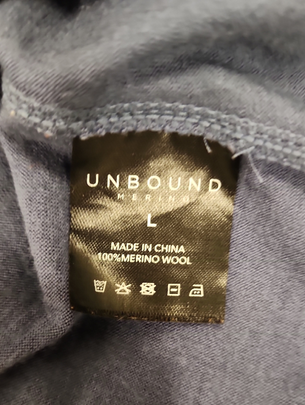 Unbound Merino V-Neck T-Shirt 100% Merino Wool Classic Minimalist size Large - Picture 3 of 4